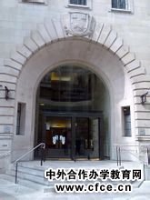 学校Old Building的主入口 学校Old Building的主入口