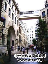 位于伦敦市中心的校园,人才济济 位于伦敦市中心的校园,人才济济